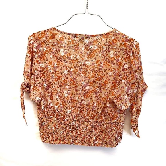 ❣️3/$30 Forever 21 Crop Top Floral Blouse - Picture 2 of 4
